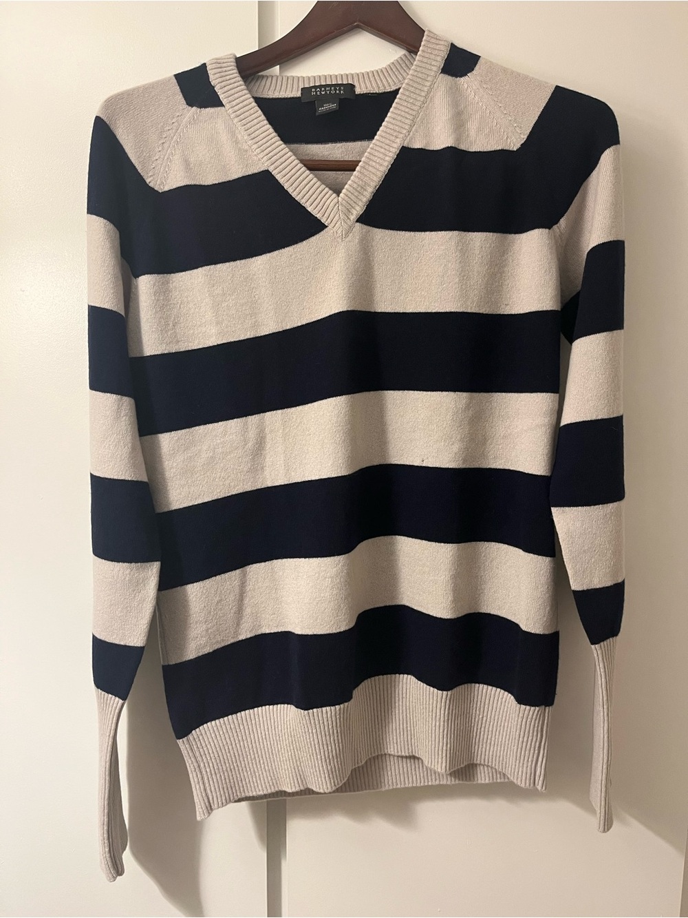 Barneys New York Cashmere V-Neck Sweater in Navy & Light Gray/Lilac